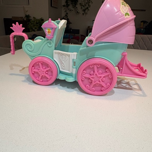 Fisher-Price Little People Princess Carriage – Pink & Teal - Picture 5 of 8